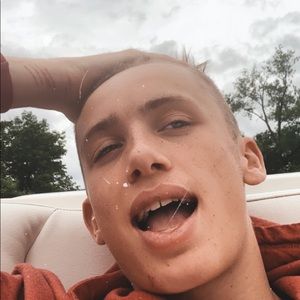 Meet your Posher, Holden